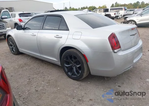2023 Chrysler 300 300S z USA, uszkodzony, nr VIN 2C3CCABG7PH577350